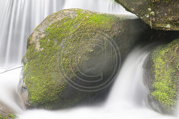 ©-3752