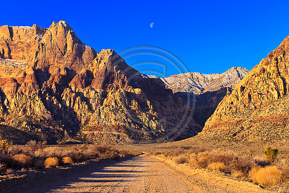 Moon Setting over Red Rock 7368